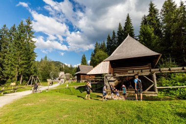 Orava köy Müzesi Zuberec Brestova görünümünü