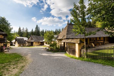 Orava köy Müzesi Zuberec - Brestova görünümünü