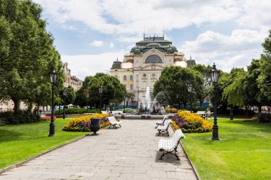 Kosice, Slovakya eski şehir kısmında Devlet Tiyatrosu görünümünü