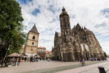 Kosice, Slovakya eski şehir kısmında tarihi binaların görünümü