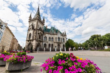Kosice, Slovakya eski şehir kısmında tarihi binaların görünümü