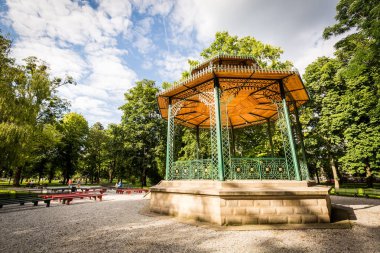 Kosice, Slovakya eski şehir kısmında tarihi binaların görünümü