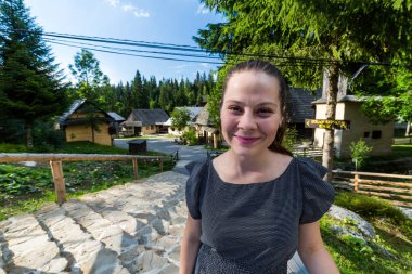 Kız tarihi antik Müzesi köyde Zuberec Brestova Slovakya