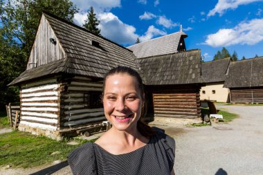 Kız tarihi antik Müzesi köyde Zuberec Brestova Slovakya
