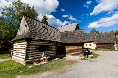 Kız tarihi antik Müzesi köyde Zuberec Brestova Slovakya