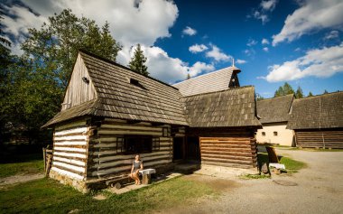 Kız tarihi antik Müzesi köyde Zuberec Brestova Slovakya