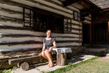 Kız tarihi antik Müzesi köyde Zuberec Brestova Slovakya