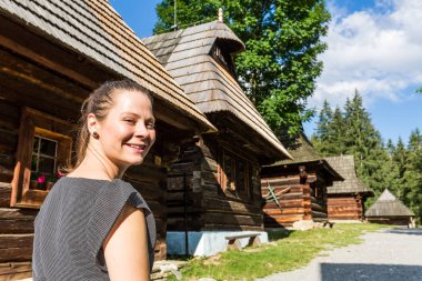 Kız tarihi antik Müzesi köyde Zuberec Brestova Slovakya