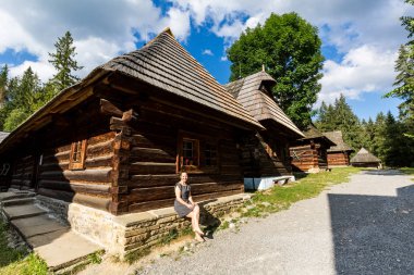 Kız tarihi antik Müzesi köyde Zuberec Brestova Slovakya