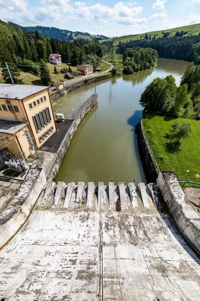 슬로바키아에서 Oravska Priehrada 수력 발전소의 보기 — 스톡 사진