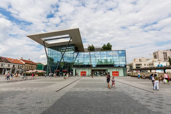 Widok centrum handlowego Aupark w Koszycach na Słowacji — Zdjęcie stockowe