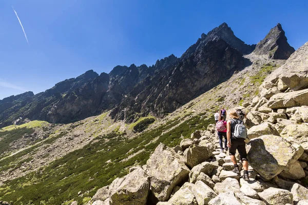 Pohled na pěší túru k Teryho Chata a příroda kolem ve slovenských Vysokých Tatrách — Stock fotografie