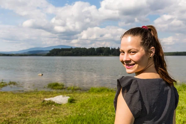 Bariyer kıza Gölü Oravska Priehrada Kuzey Slovakya