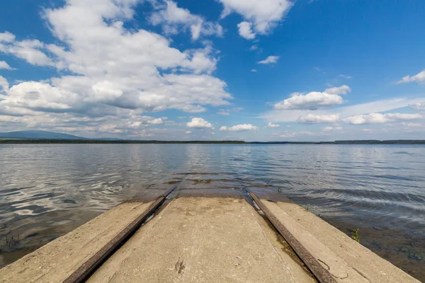 Barrera del lago Oravska Priehrada en el norte de Eslovaquia Imagen de archivo