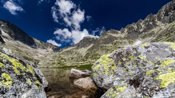 Naturen längs sträckan vandring till den Teryho Chata i Tatrabergen — Stockfoto