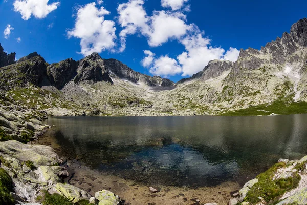 Przyroda wzdłuż szlaku turystycznego na Teryho Chata w Tatrach Wysokich — Zdjęcie stockowe