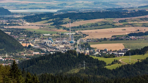 Montaña Tlsta Hora en el Valle de Cutkovska Dolina cerca de Ruzomberok —  Fotos de Stock