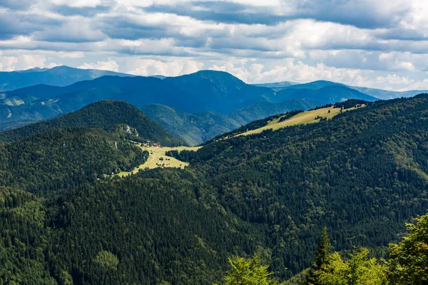 Hory v Cutkovska dolině nedaleko Ružomberok Tlsta — Stock fotografie