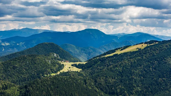 Hory v Cutkovska dolině nedaleko Ružomberok Tlsta — Stock fotografie