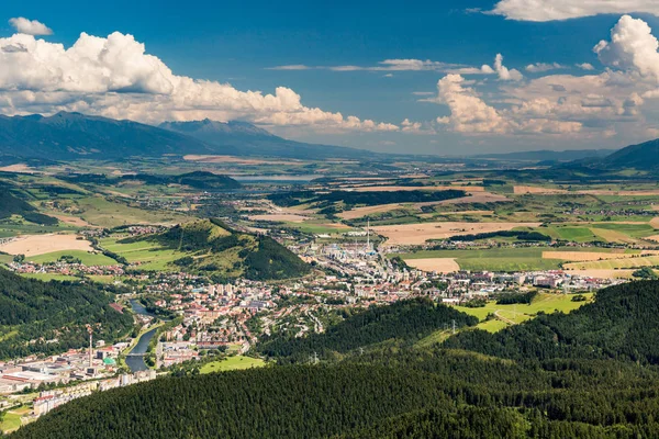 Montagna Tlsta Hora nella Valle Cutkovska Dolina vicino a Ruzomberok — Foto Stock