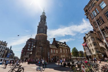 Görünüm Munttoren binanın Muntplein Square, Amsterdam, Hollanda