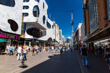Görünümünü alışveriş sokak Grote Marktstraat içinde şehir merkezi Lahey, Hollanda