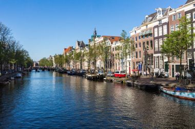 Amsterdam, Hollanda'nın eski şehir bölümü Aluminiumbrug Köprüsü'nden görüntülemek