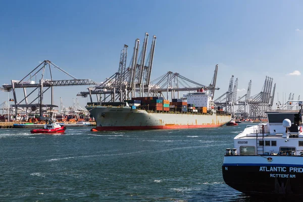 Vista esterna del porto di Rotterdam, Paesi Bassi — Foto Stock