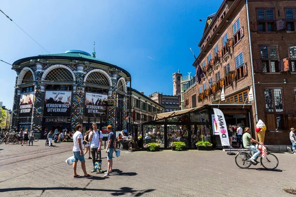 Blick auf die Noordeinde und Hoogstraat Straße im Stadtzentrum von Den Haag, Niederlande — Stockfoto