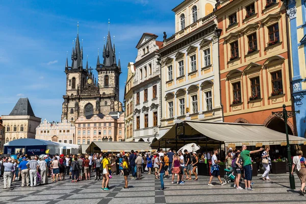 Pohled zvenčí kostel Matky Boží před Týnem, Praha, Česko — Stock fotografie