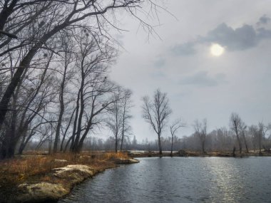 bir göl, Bahar yatay