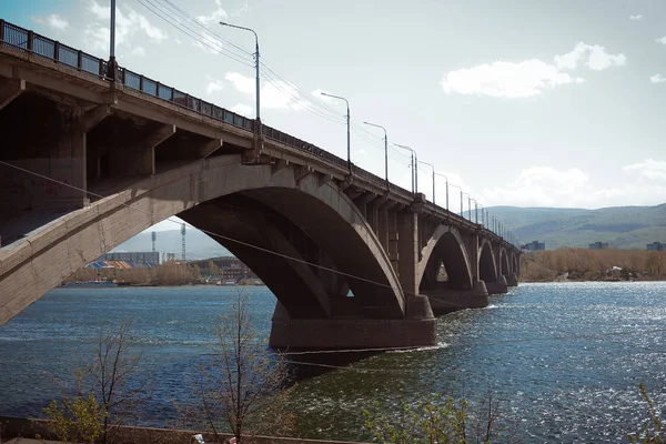 Krasnoyarsk ana ortak Bridge'de