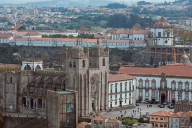 Clerigos 'un tepesinden Porto sokakları