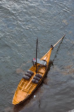Porto 'da şarap doldurmak için tekne