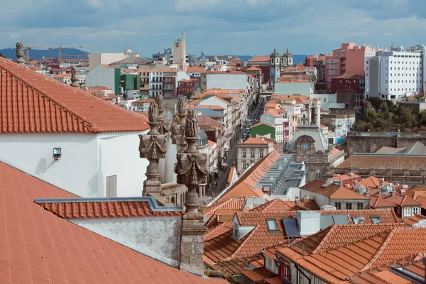 Clerigos 'un tepesinden Porto sokakları