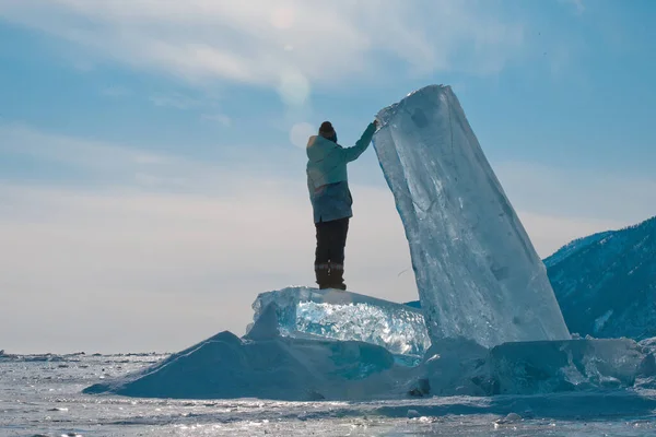 Cracks Nel Ghiaccio Delle Dimensioni Uomo Lago Baikal — Foto Stock