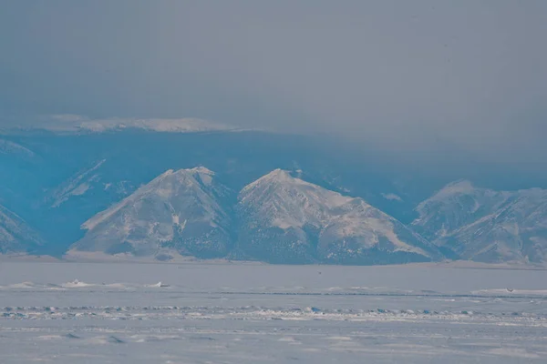 Baikal Cubierto Nieve Montañas — Foto de Stock