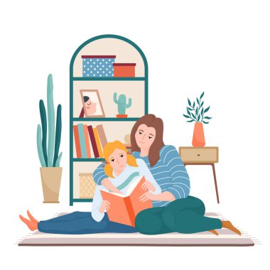 Anne ve kızı oturma odasında birlikte kitap okuyorlar.