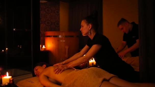 Massage for girls and a guy — Stock Video