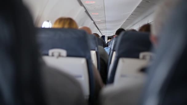Вид с пассажирского сиденья в самолете — стоковое видео