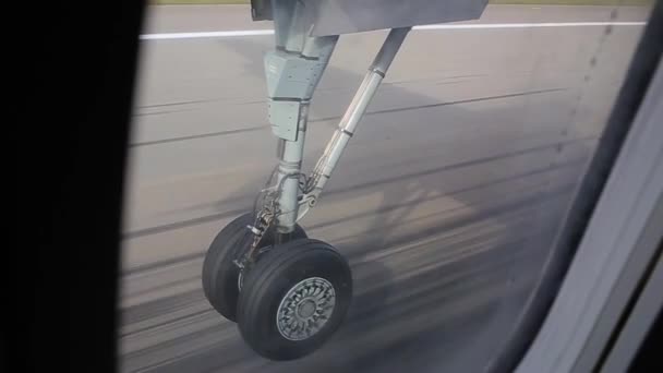 View of the chassis through an airplane window — ストック動画