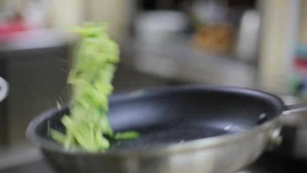 Cook fries vegetables on a frying pan — Stock Video