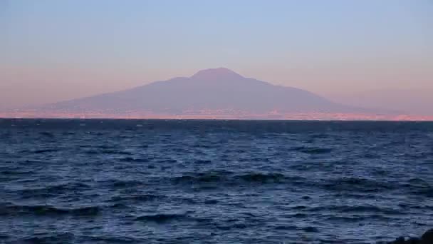 Il mare e la vista del Vesuvio — Video Stock