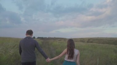 bir alanda yürüme Çift