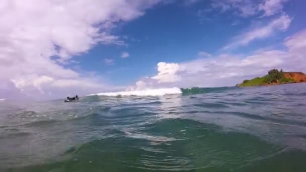 Вид з серфінгу на хвилі — стокове відео