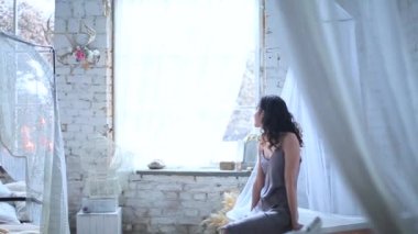 Bir gecelik poz kız