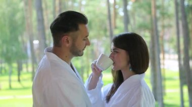 Çift içecekler kahve bornoz