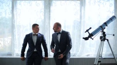 Adam kostümleri iletişim