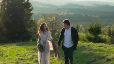 İki vadide yürüyor