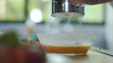 Adam sifts un yakın